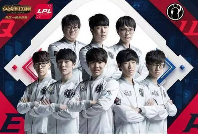 奖杯在镁光 奖杯在镁光